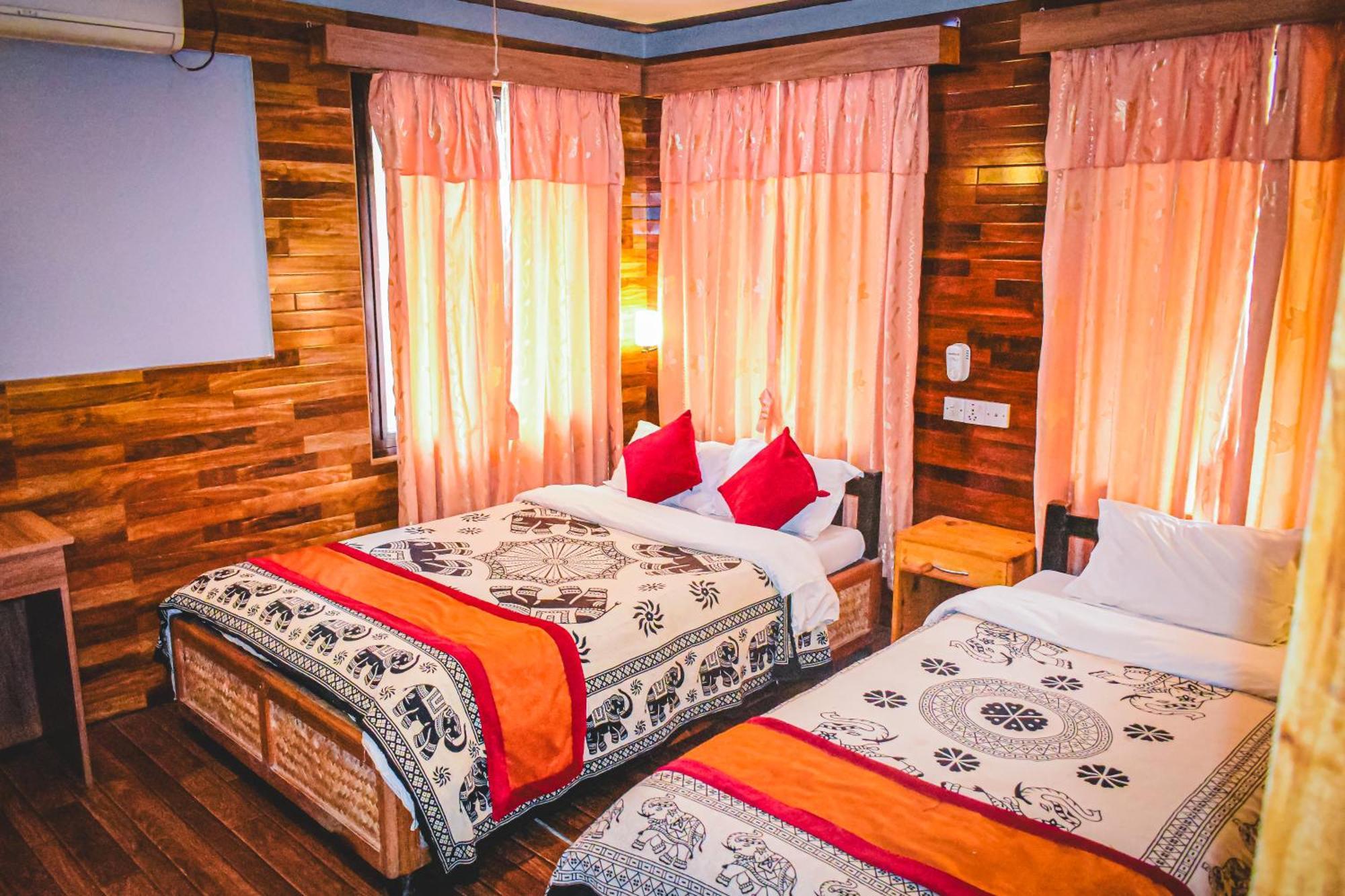 Hotel Riverside With Swimming Pool Sauraha Exteriér fotografie