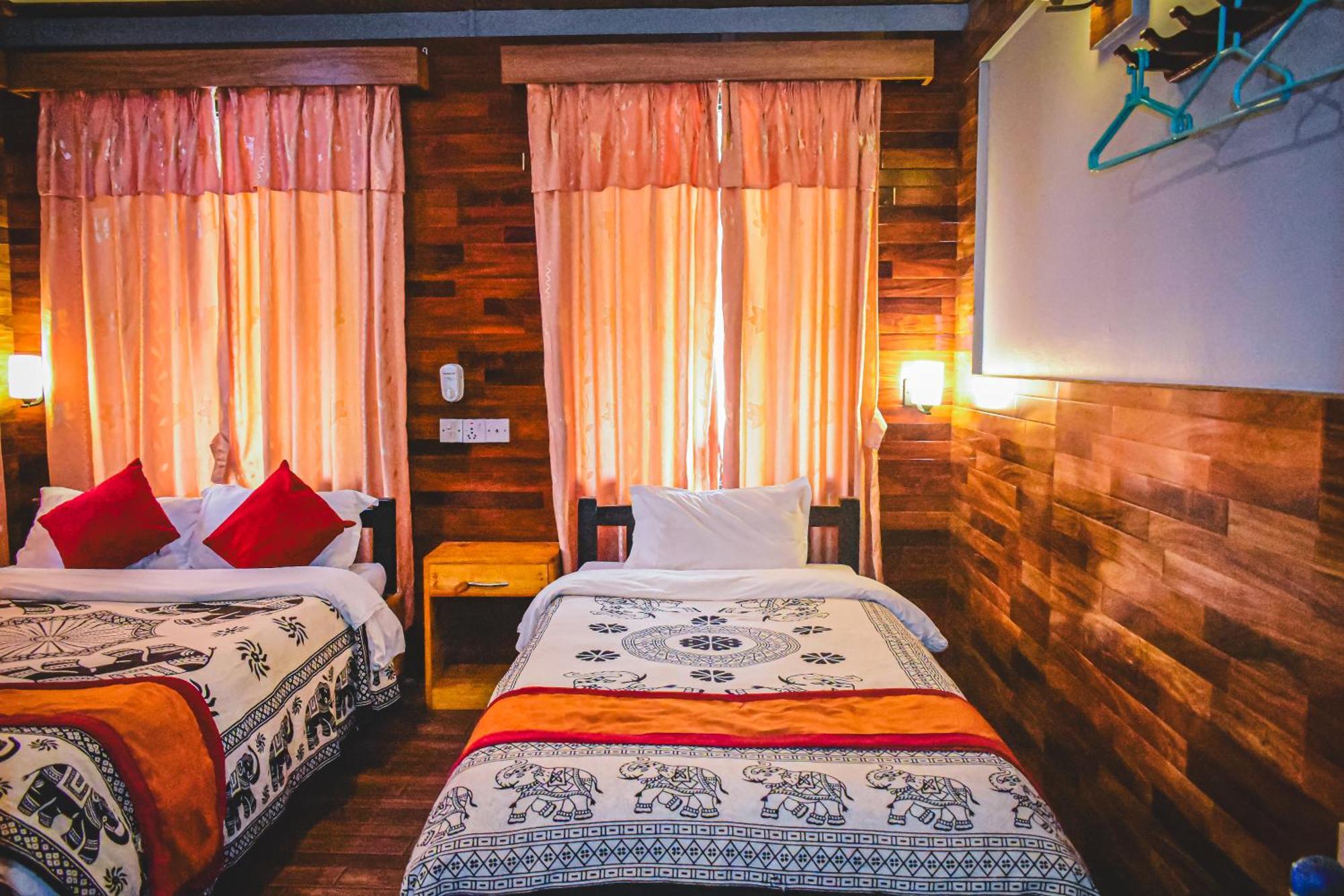 Hotel Riverside With Swimming Pool Sauraha Exteriér fotografie