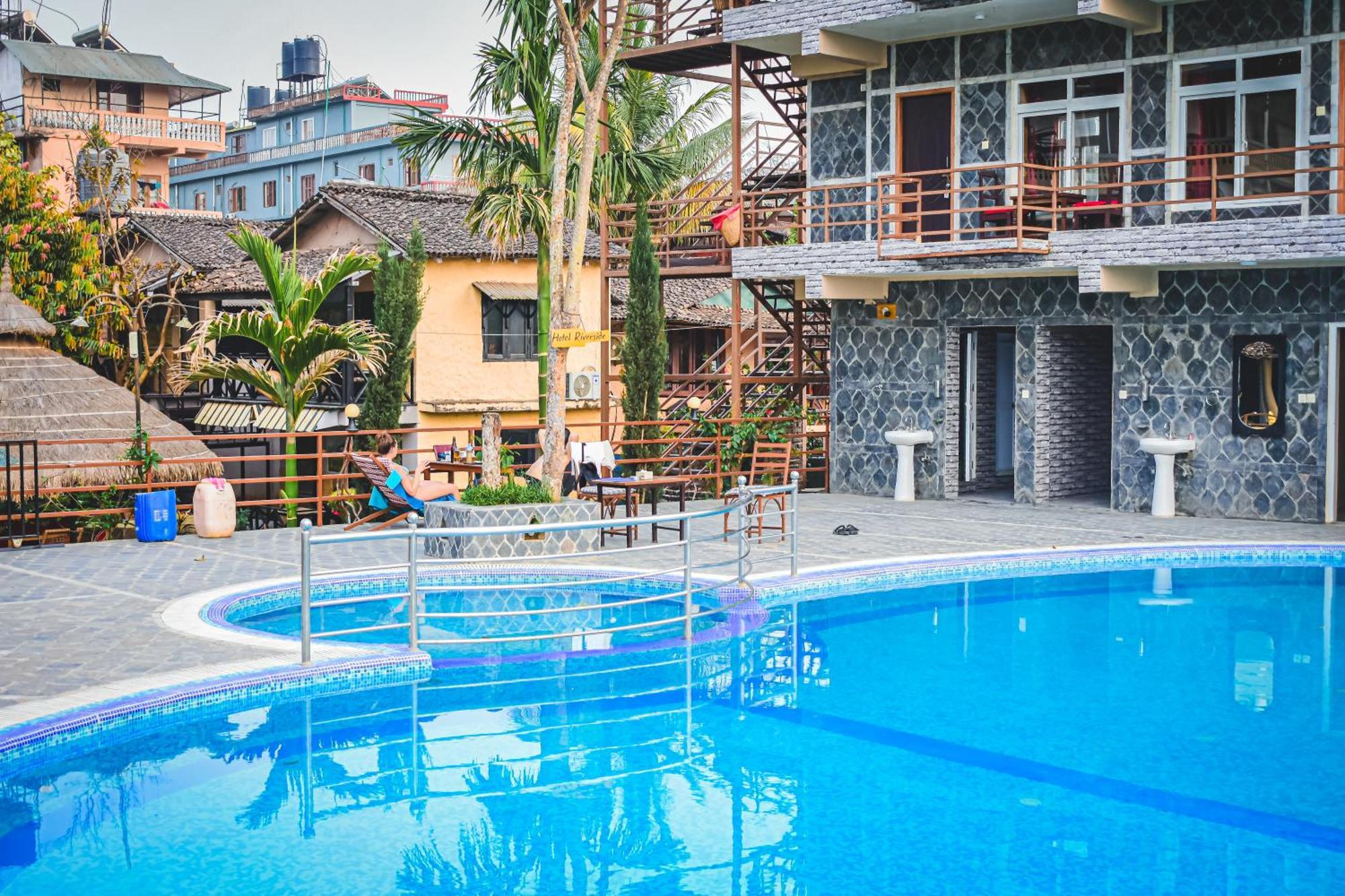 Hotel Riverside With Swimming Pool Sauraha Exteriér fotografie