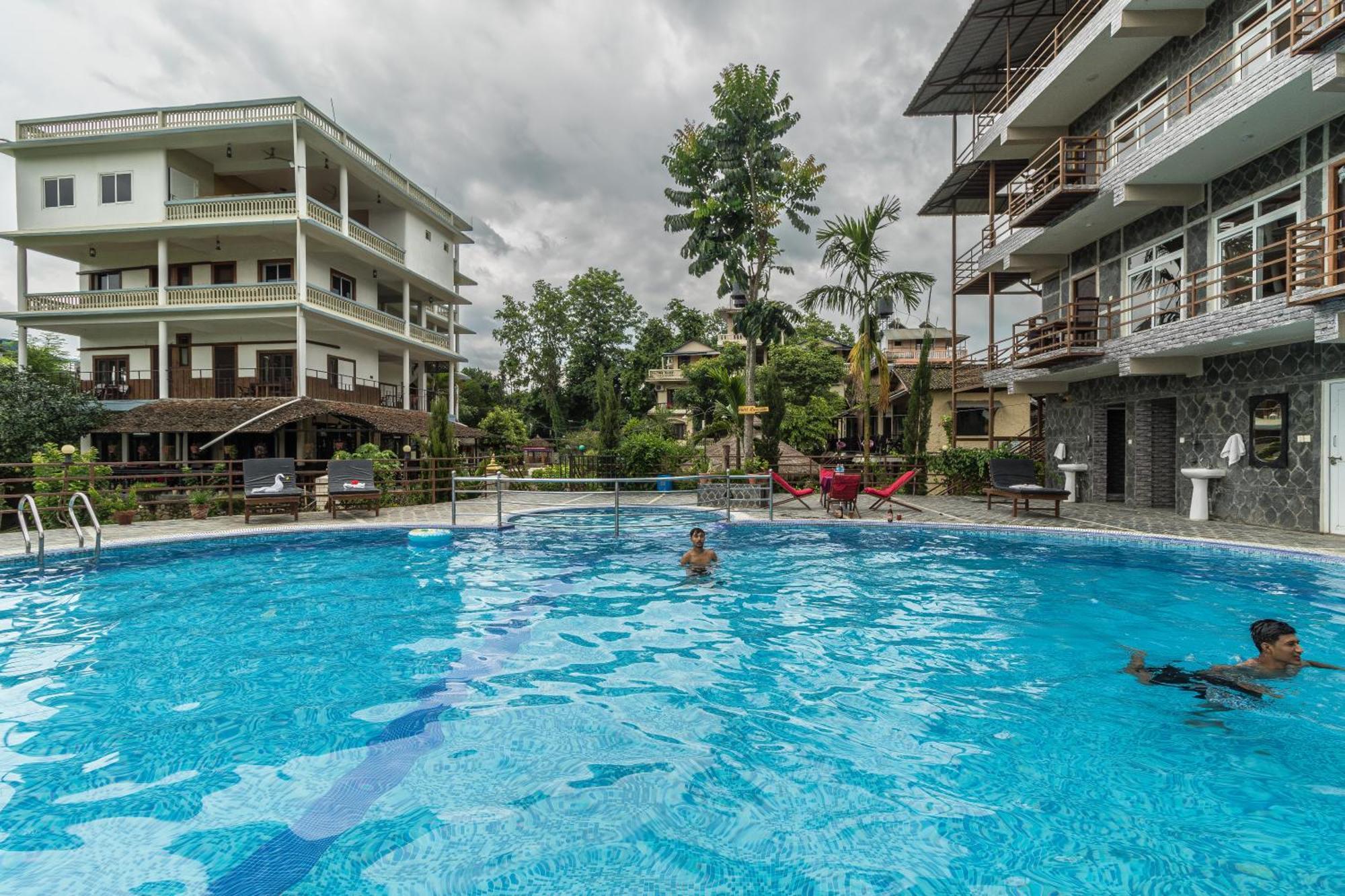 Hotel Riverside With Swimming Pool Sauraha Exteriér fotografie
