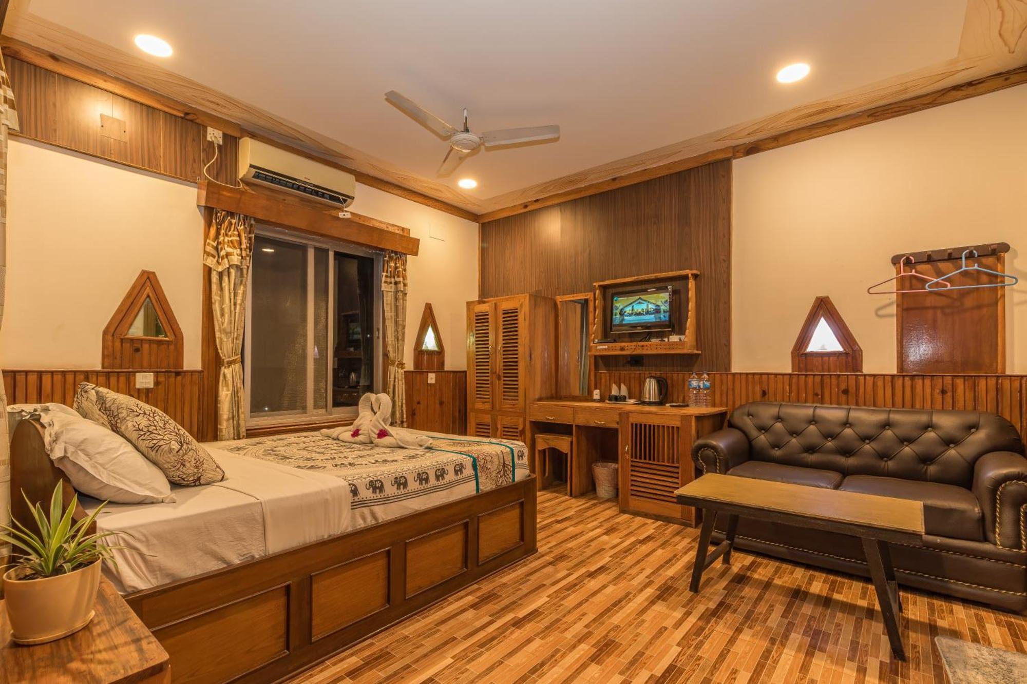 Hotel Riverside With Swimming Pool Sauraha Exteriér fotografie