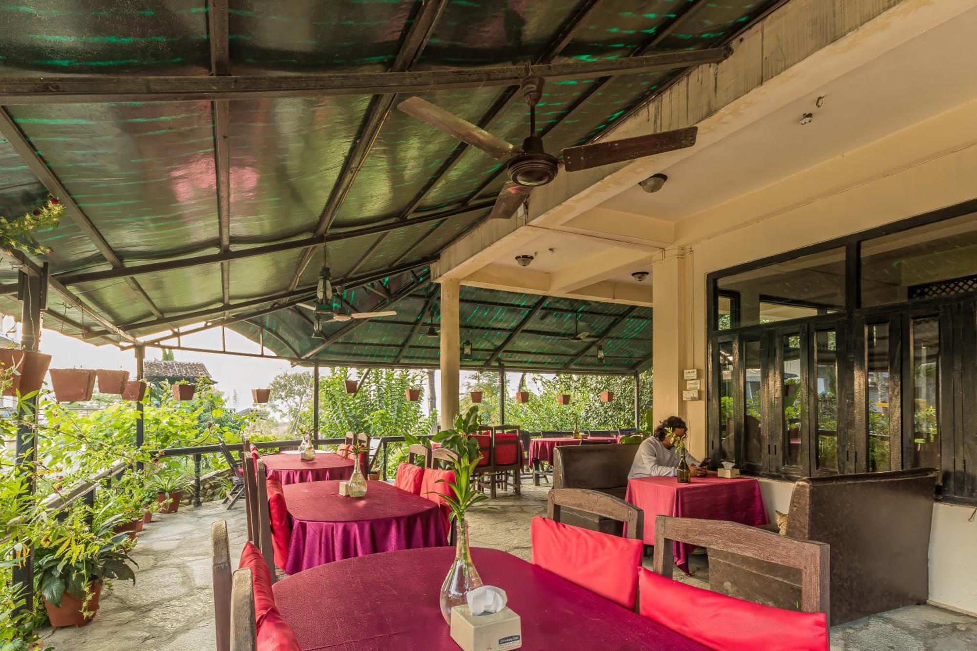 Hotel Riverside With Swimming Pool Sauraha Exteriér fotografie