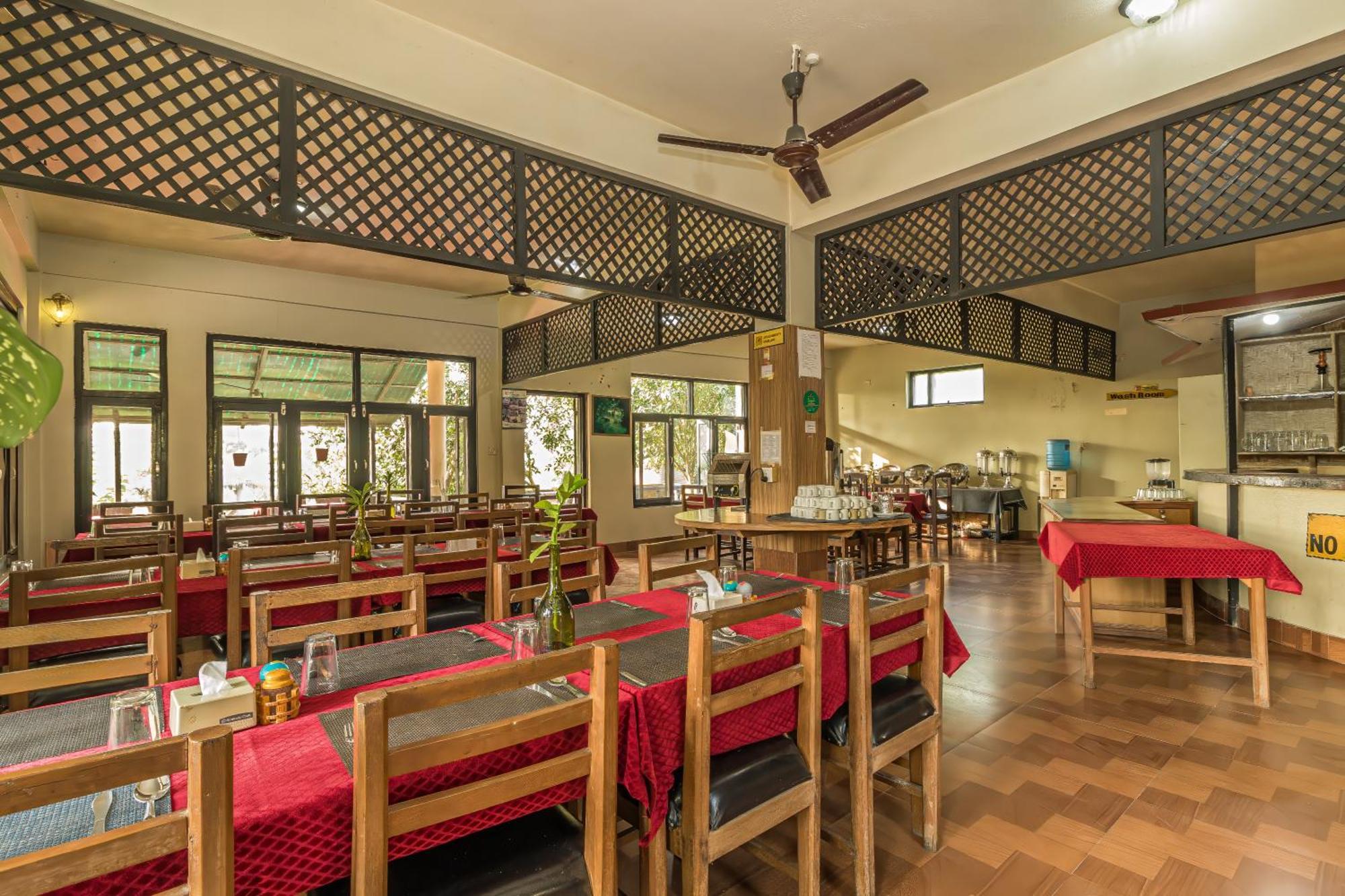Hotel Riverside With Swimming Pool Sauraha Exteriér fotografie