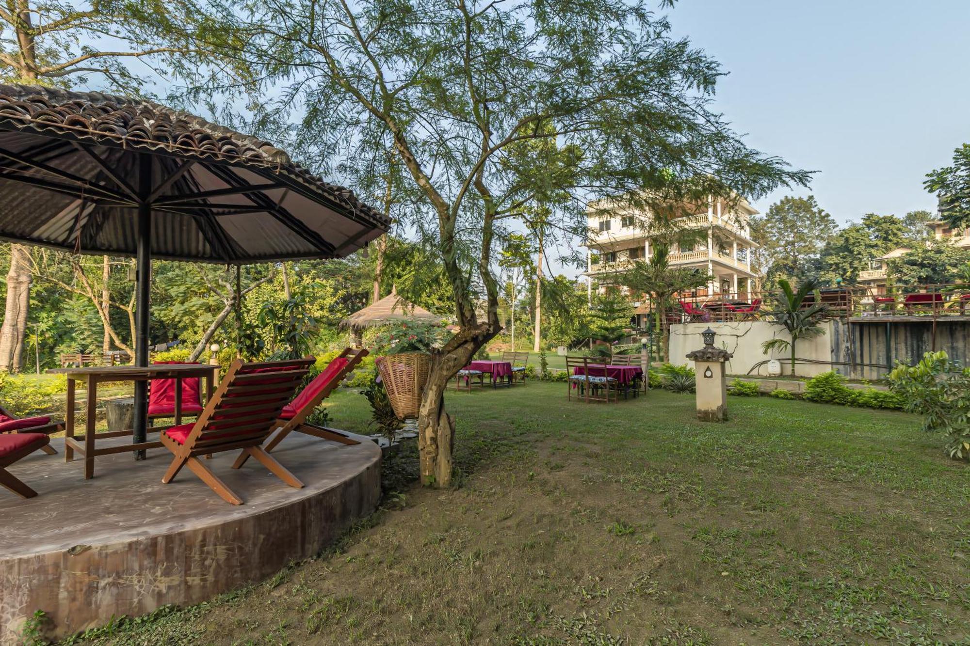 Hotel Riverside With Swimming Pool Sauraha Exteriér fotografie