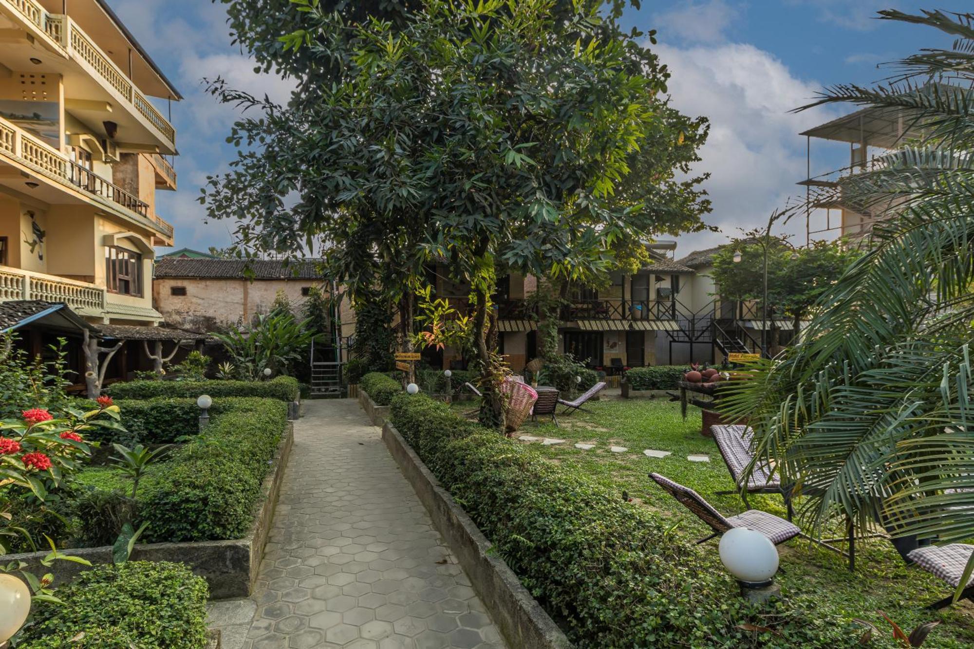 Hotel Riverside With Swimming Pool Sauraha Exteriér fotografie